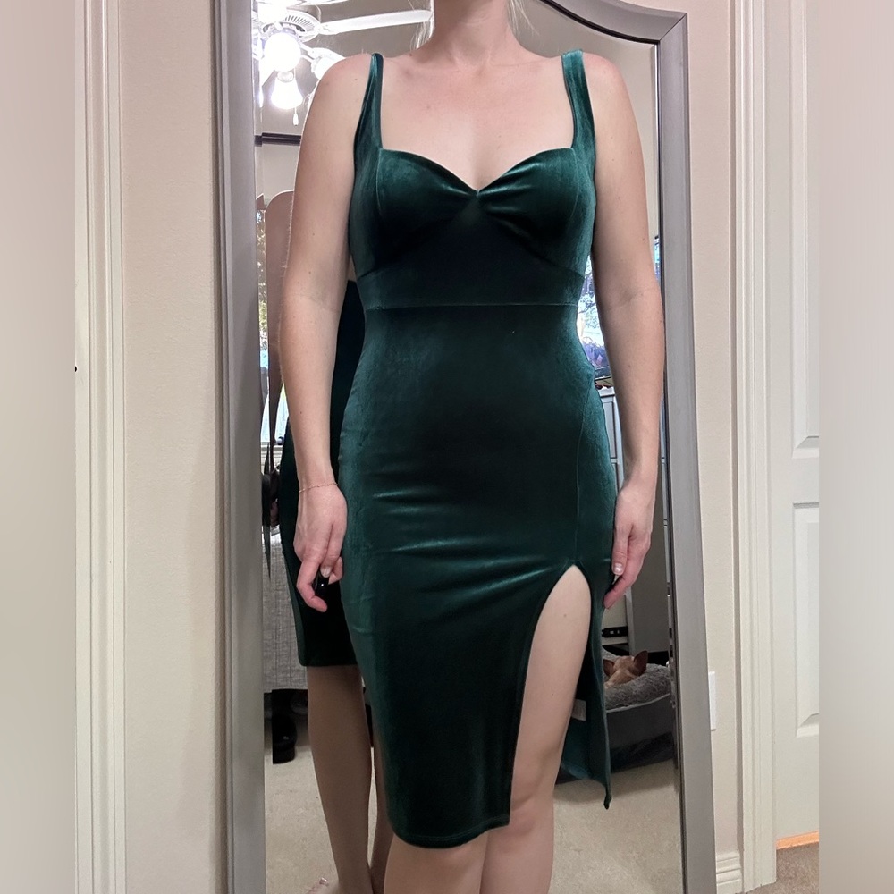 Windsor Green velvet dress with slit. Size medium. Zips up in back